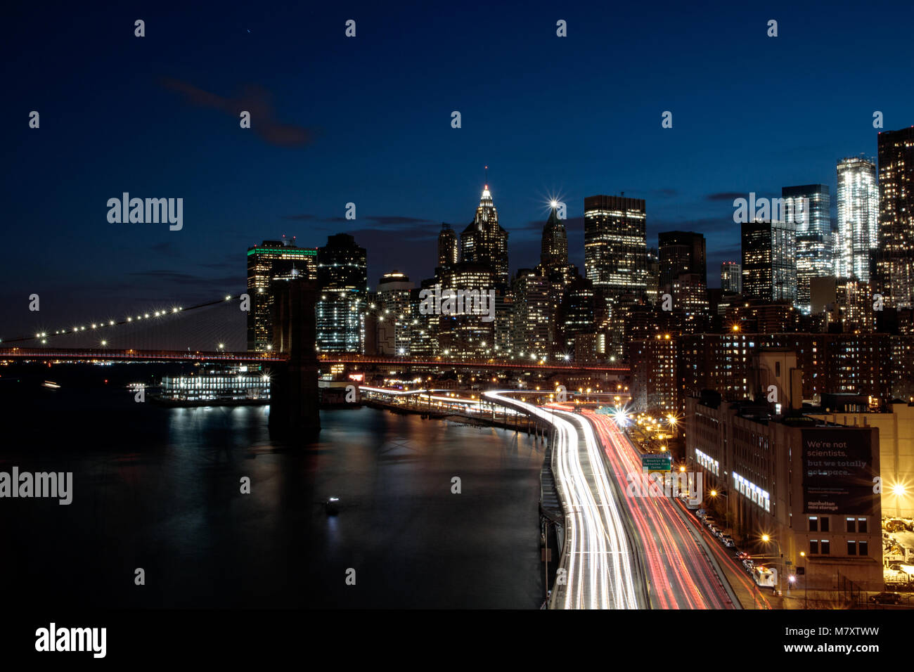 Manhattan night skyline hi-res stock photography and images - Alamy