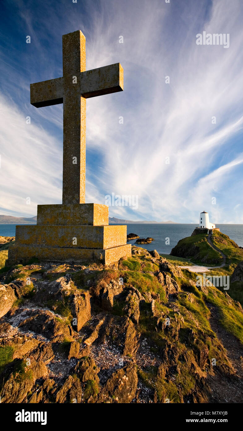 Watchtower and cross on Llanddwyn Island, Anglesey, North Wales coast on a sunny day Stock Photo