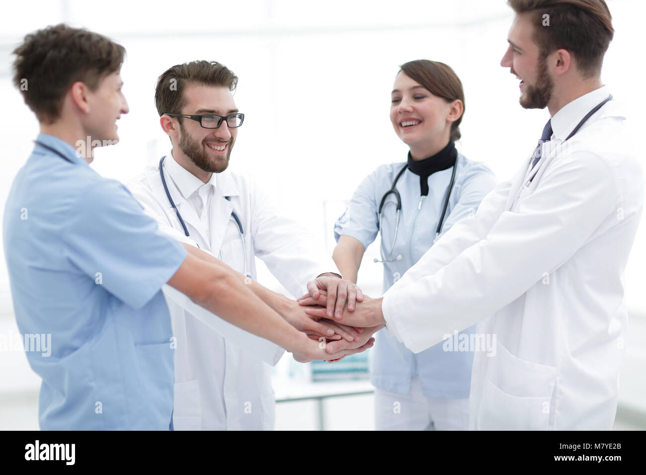 Healthcare professionals circle hi-res stock photography and images - Alamy