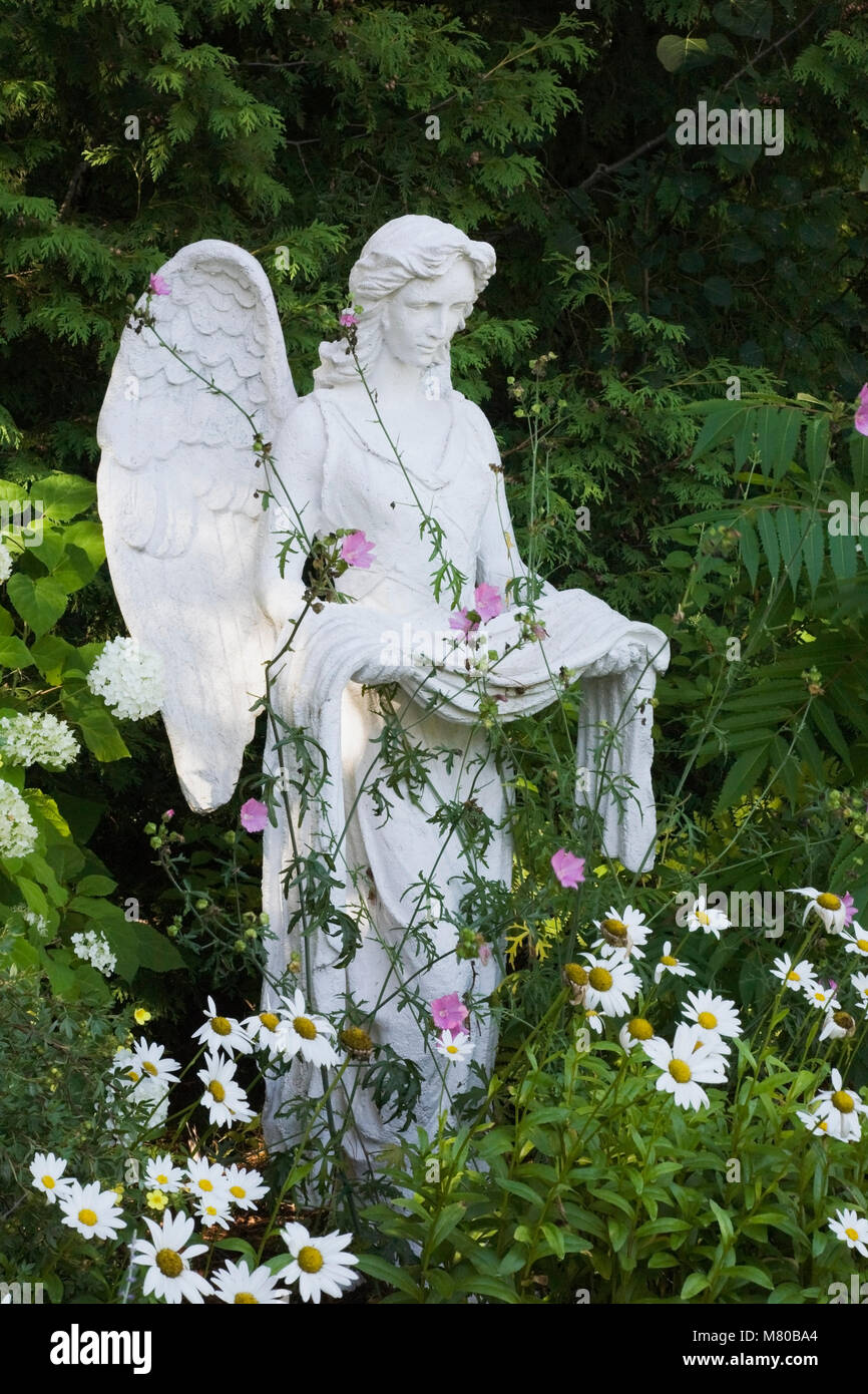 Female angel statue hires stock photography and images Alamy