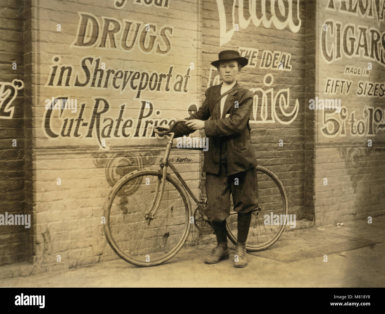 Howard Williams, 13 years old, Delivery Boy for Drug Company, works from 9:30 a.m. to 10:30 p.m., Full-Length Portrait with Bicycle, Shreveport, Louisiana, USA, Lewis Hine for National Child Labor Committee, November 1913 Stock Photo