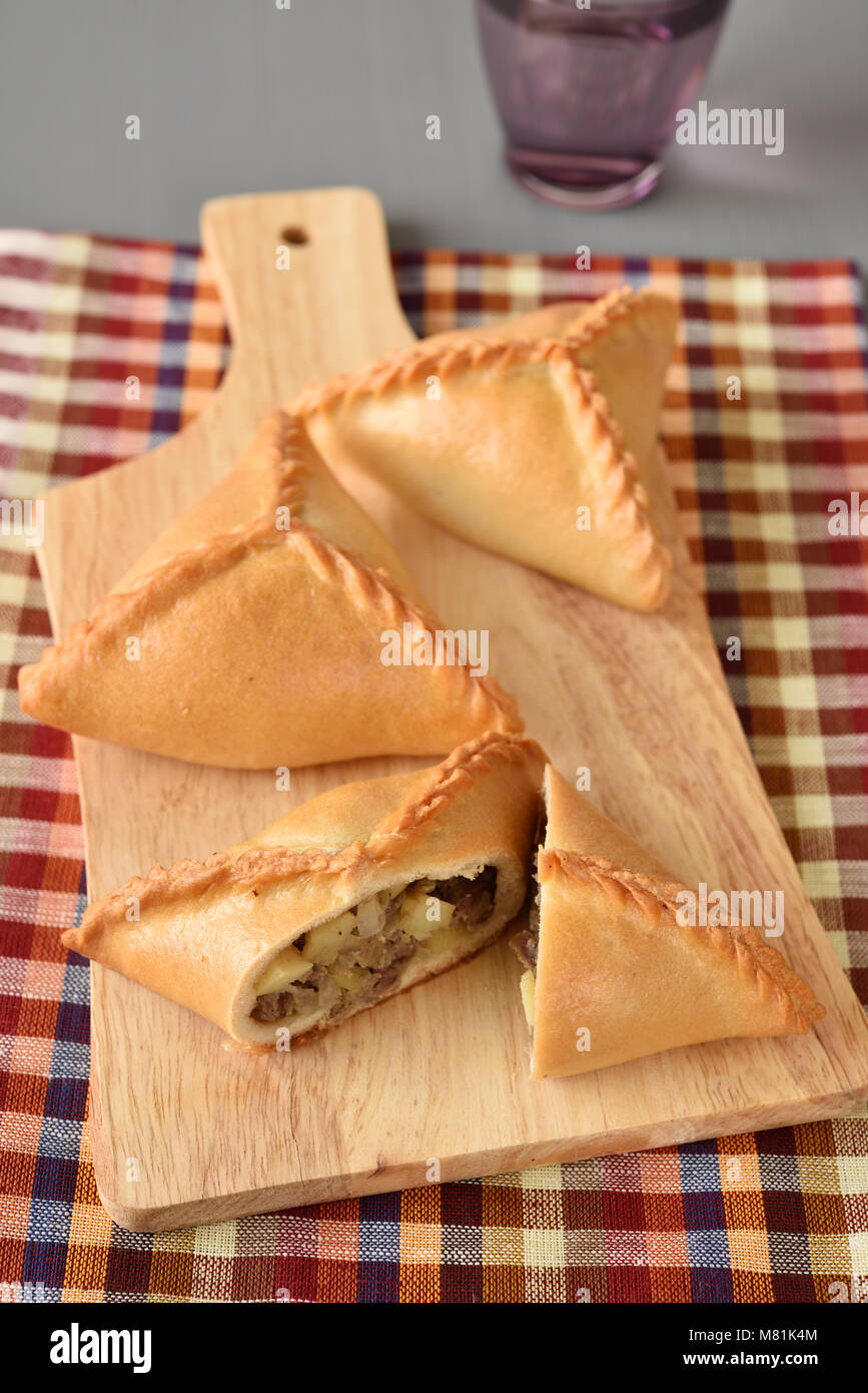 Tatar pie triangle echpochmak, Russian kurnik, delicious pastry with  chicken and potatoes. Traditional food, quick snack of dough Stock Photo -  Alamy