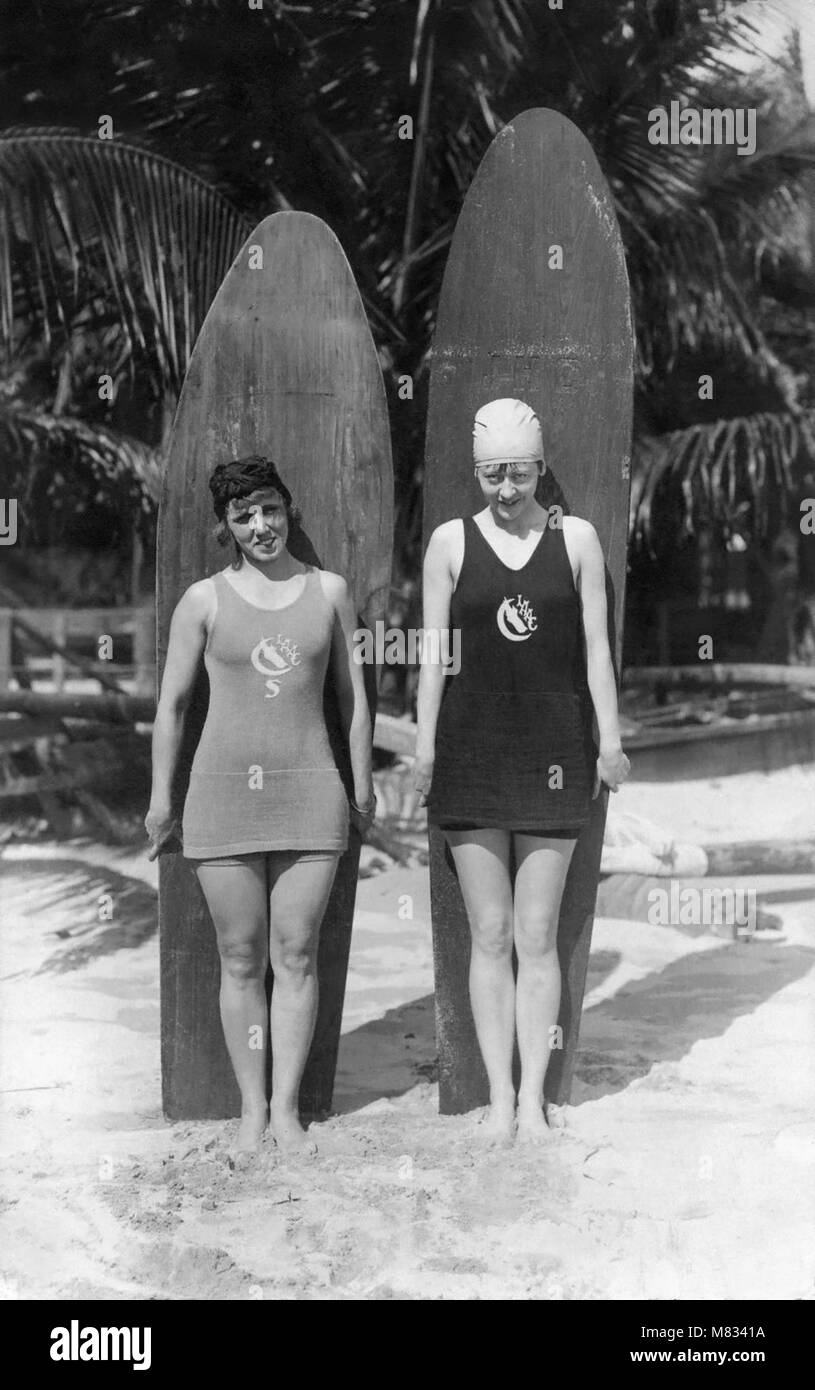 Vintage photo of young women from the Los Angeles Athletic Club (LAAC) with wooden surfboards. Stock Photo