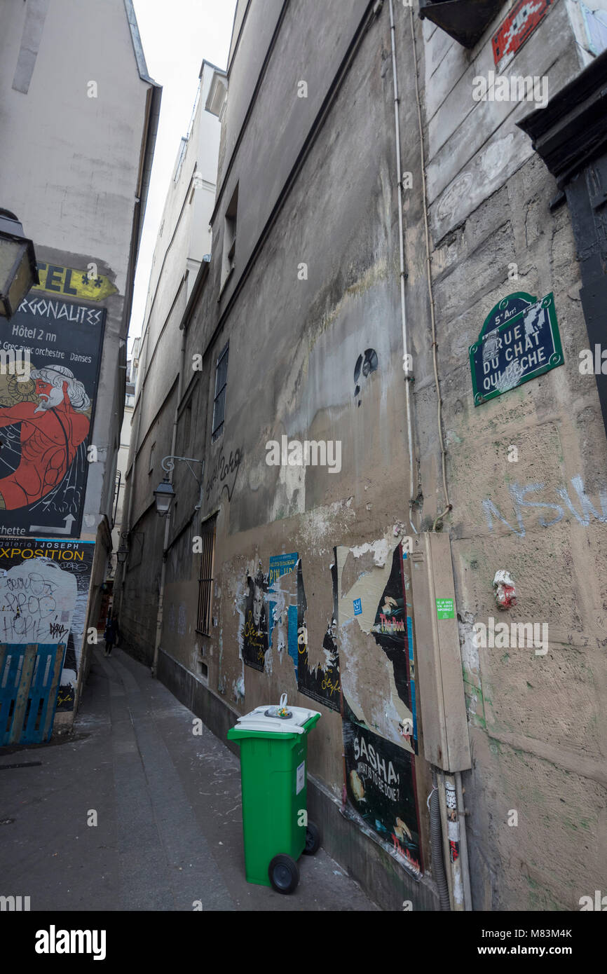 Rue du Chat qui Pêche, narrowest street in Paris, France Stock Photo