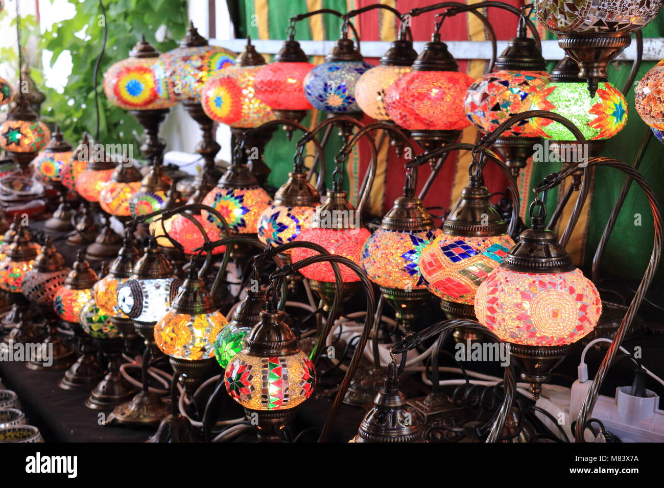 Share 160+ decorative glass dubai latest seven.edu.vn