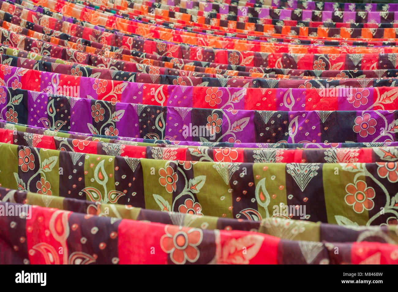 Cotton cloth weaver weavers hi-res stock photography and images - Alamy