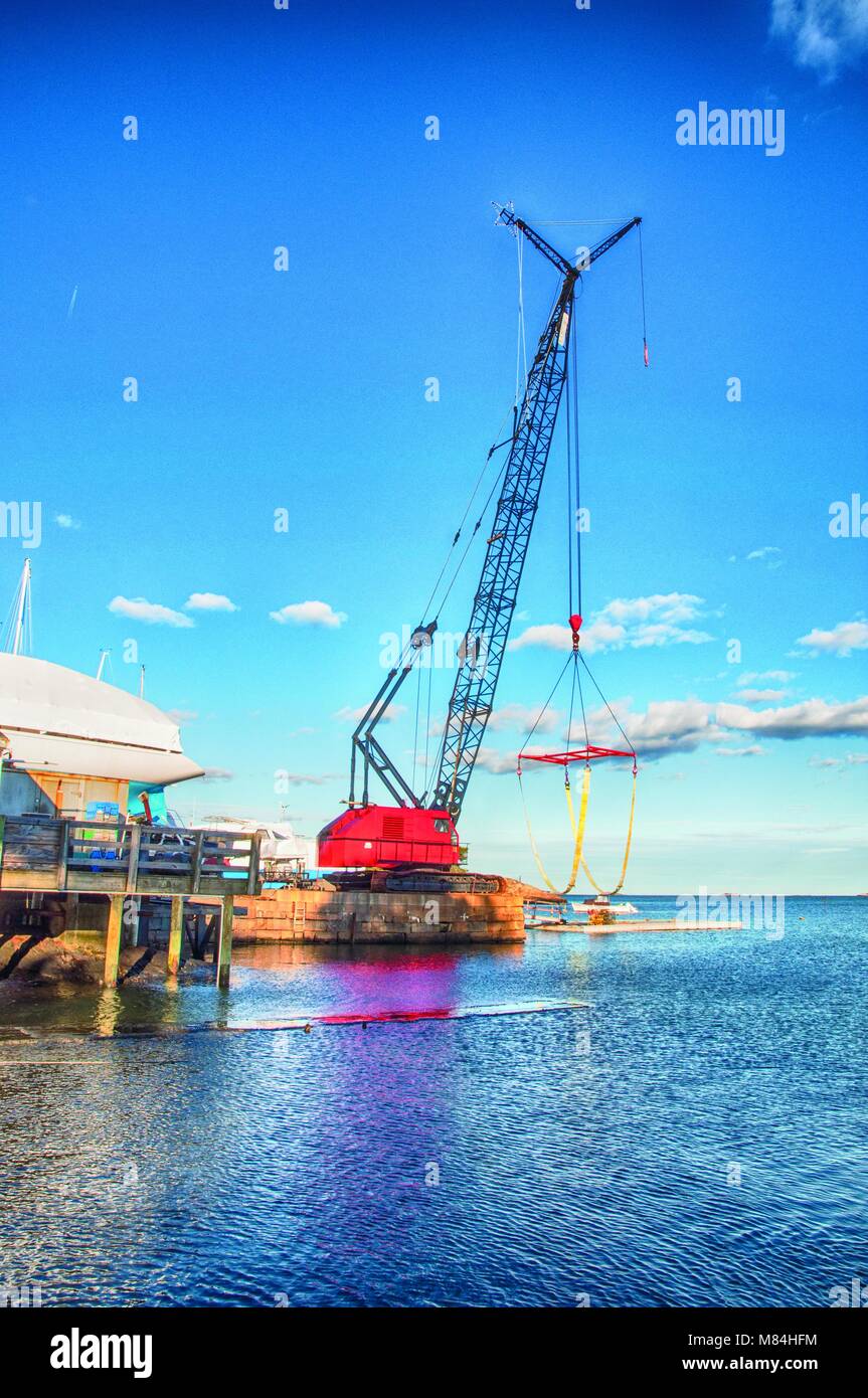 This crane lifts boats in and out of the water Stock Photo Alamy