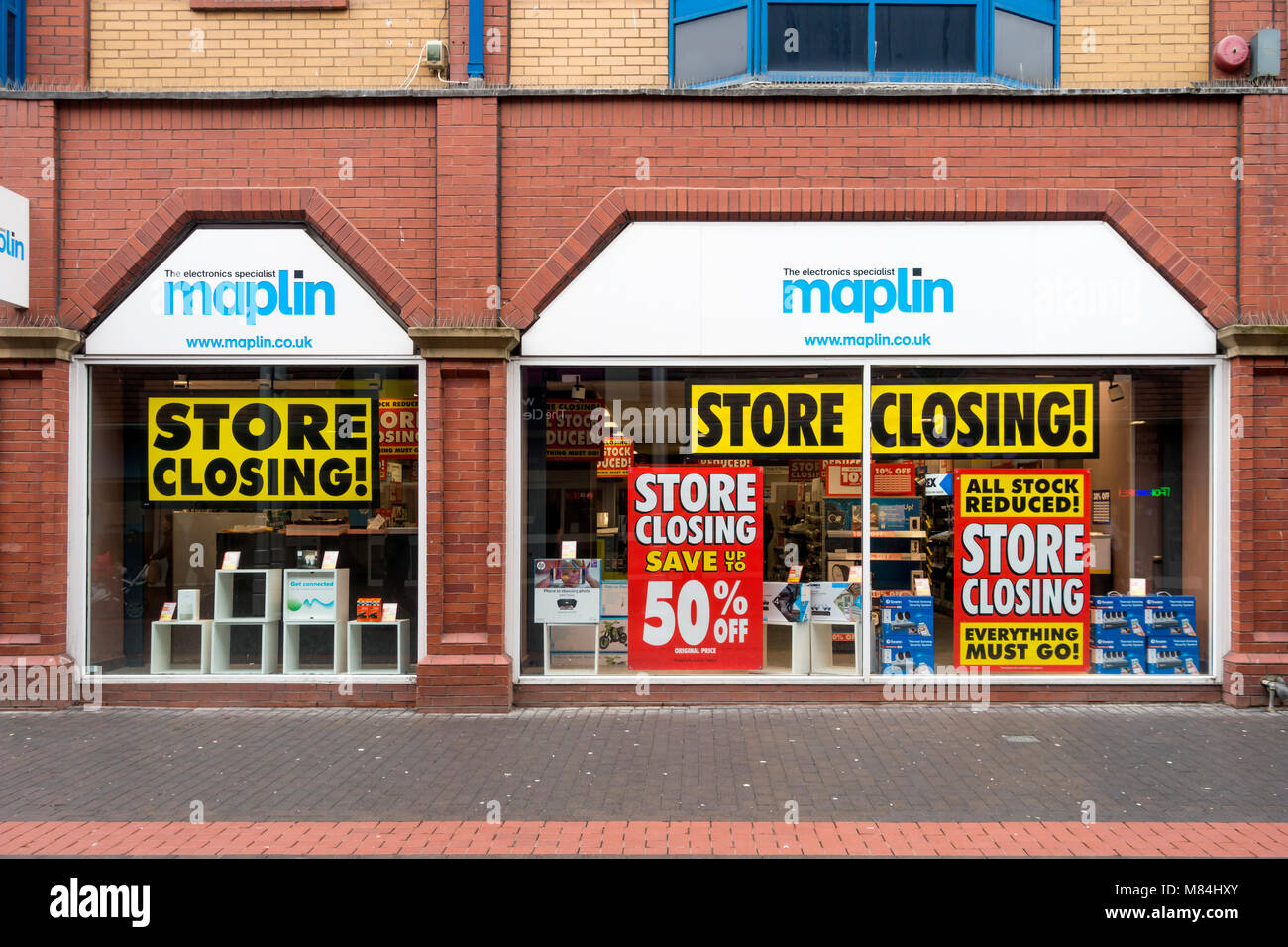 Maplin electronic equipment sale shop front with closure sale notices due to the company going into administration March 2018 Stock Photo