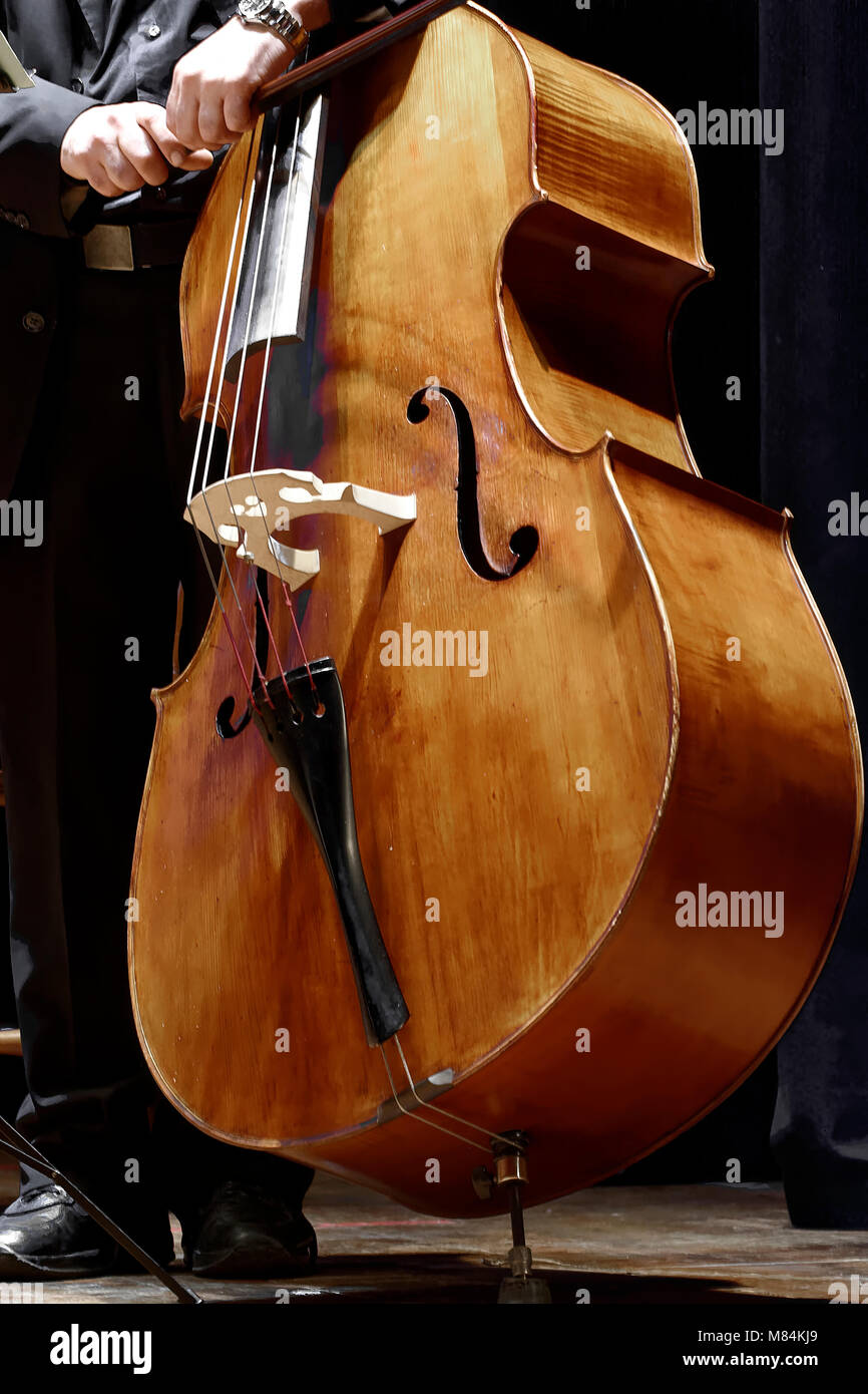 Man playing a double bass hi-res stock photography and images - Alamy