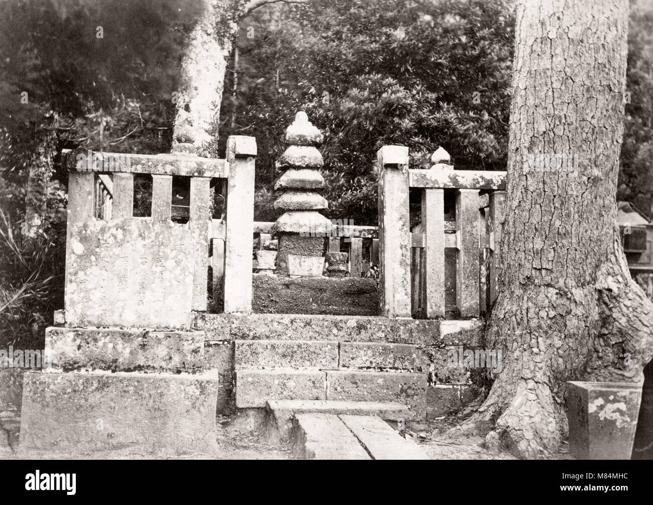 1871 Japan - The tomb of Minamoto no Yoritomo, Kamikura, Kanagawa- from 'The Far East' magazine Stock Photo