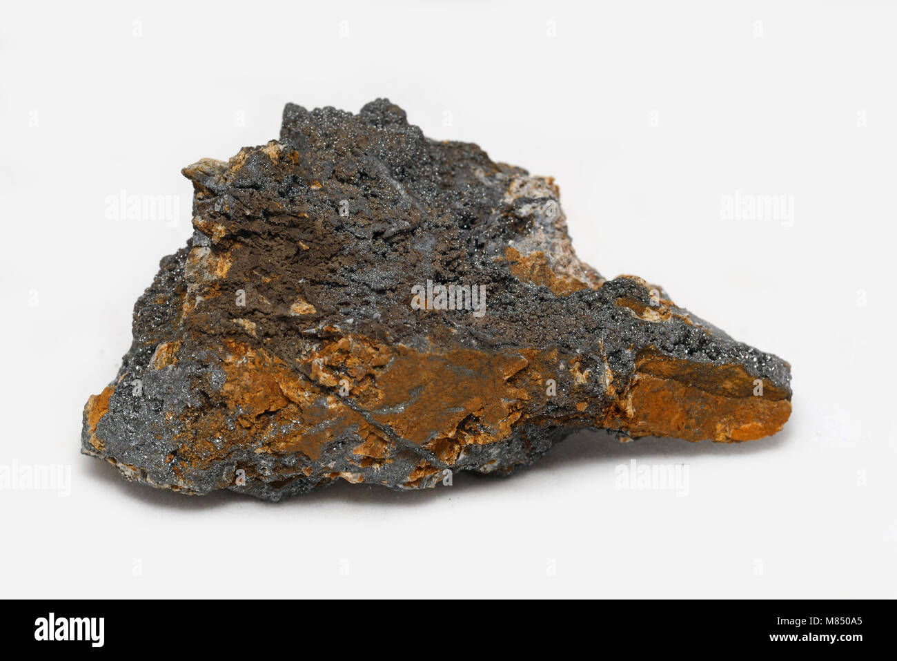 рудные металлические ископаемые. железные и марганцевые руды. железо марганцевая руда. железо марганцевая руда. марганцевая карбонатная руда.