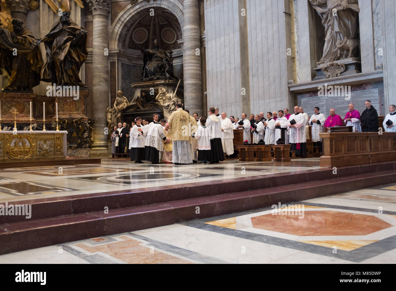Rome Italy 10 24 15 Holy Pontifical Mass In An Ancient Rite At The Saint Peter S Chair Mass In Latin In The Basilica Of Saint Peter S In The Vati Stock Photo Alamy