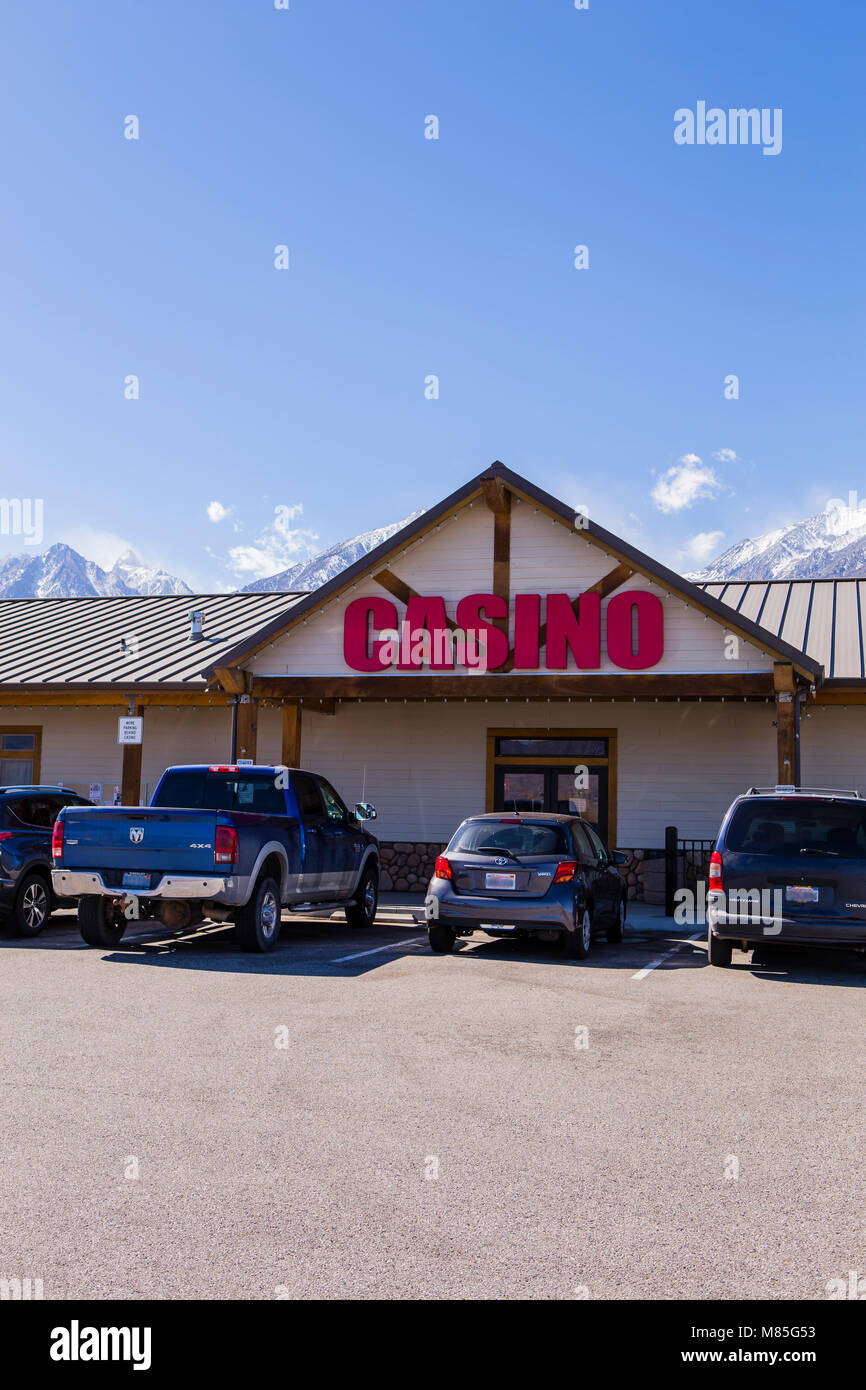 Fort Independence Travel Plaza & Winnedumah Winns Casino on highway 395 in Independence California USA Stock Photo