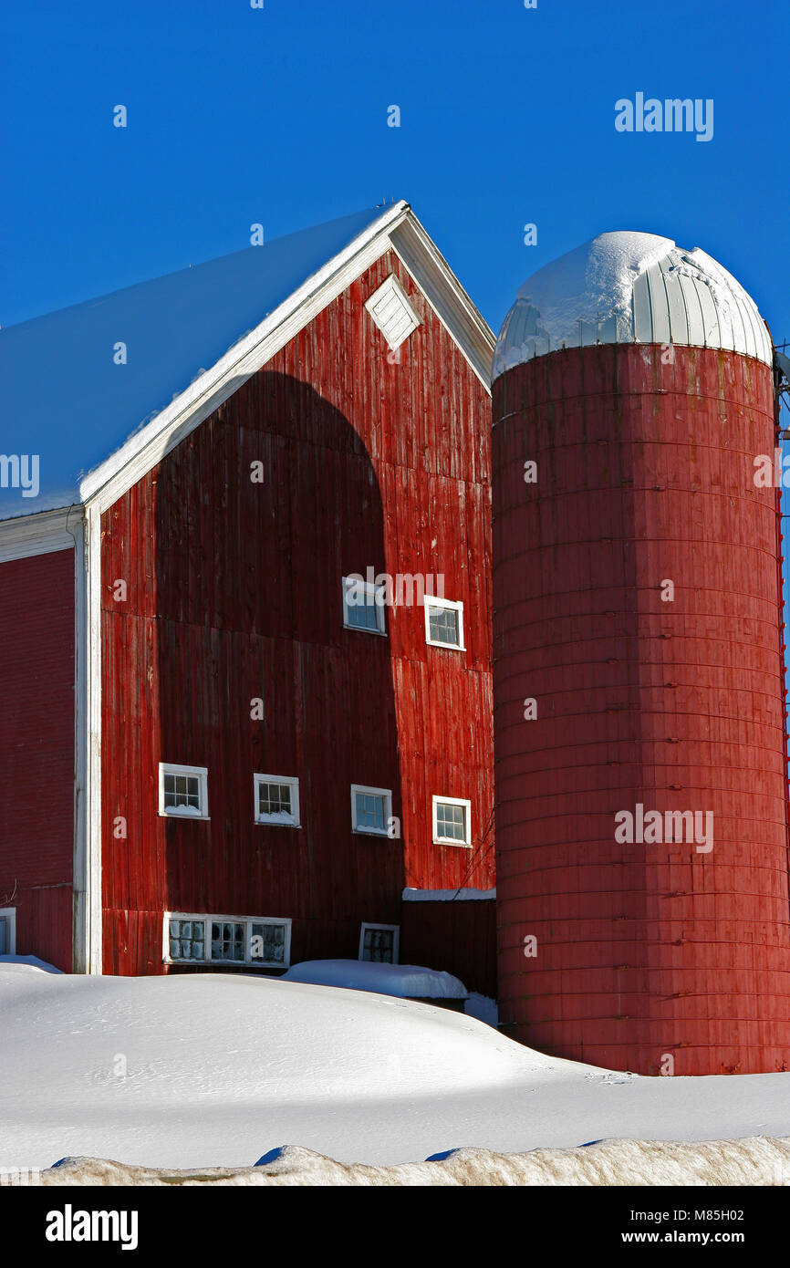 Red barn in new hampshire hi-res stock photography and images - Alamy