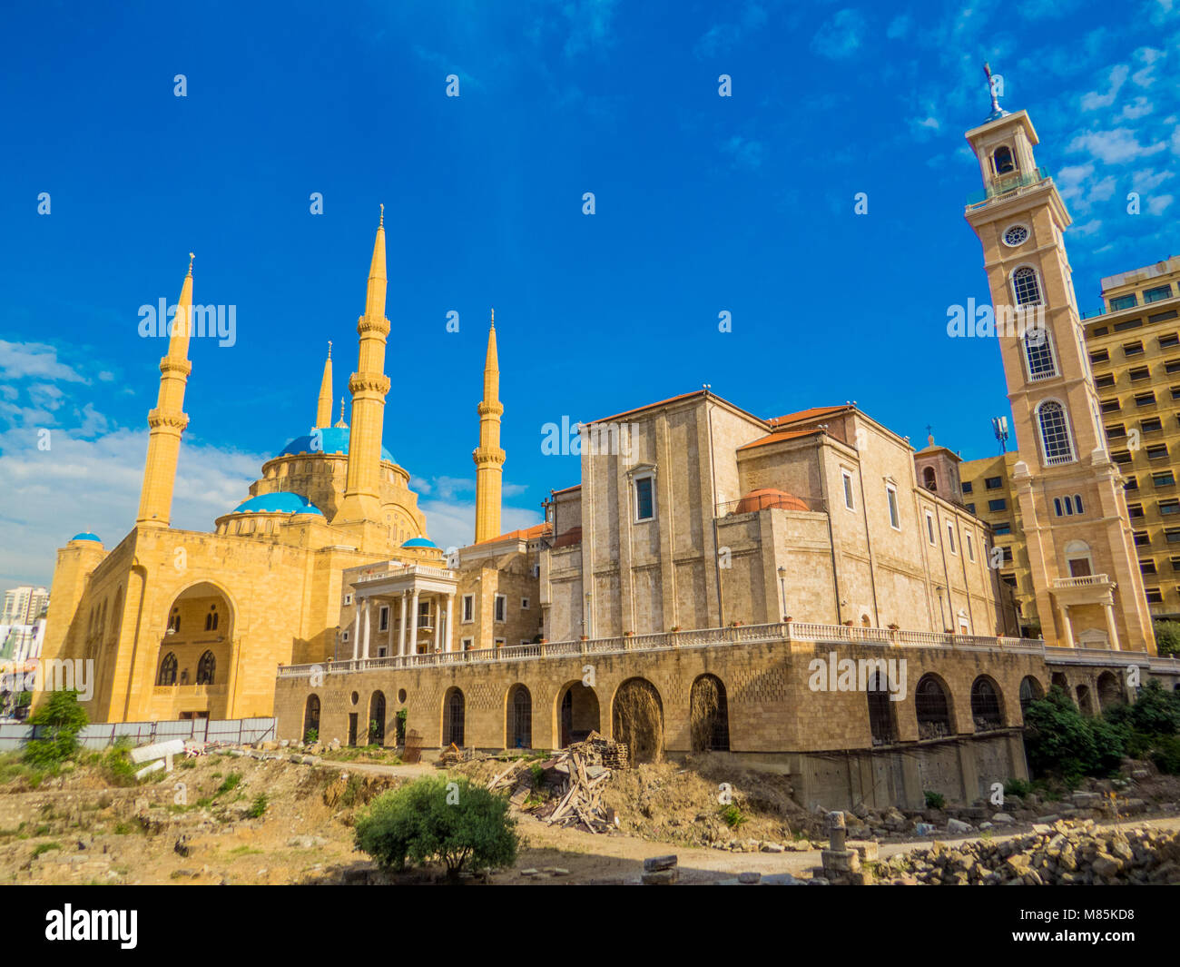 Coexistence of religions in Lebanon - Saint George Maronite Greek Orthodox Cathedral and the Mohammad Al-Amin Mosque Stock Photo