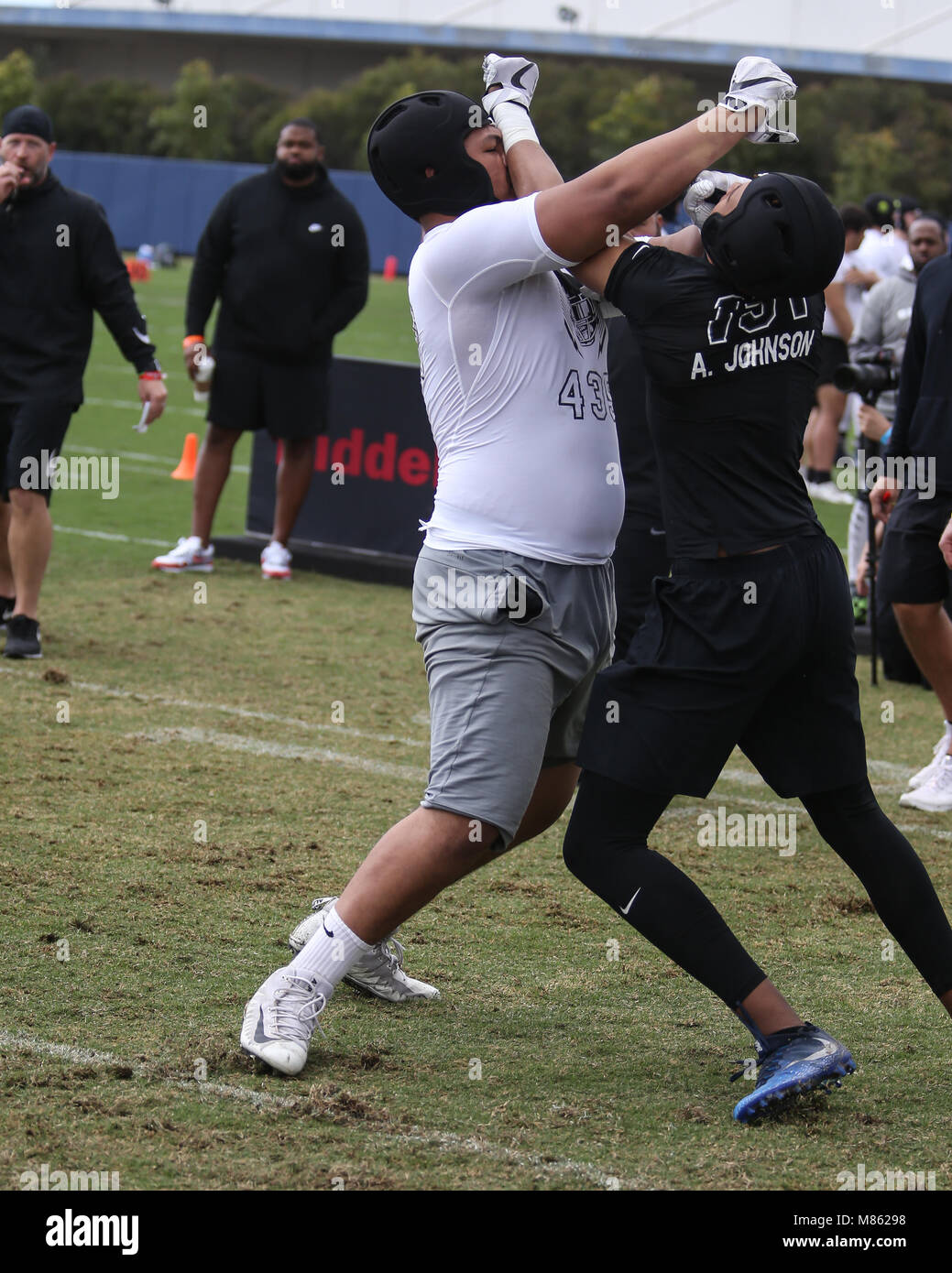 OL Narbonne Jonah Tauanuâ€™u #435 battling DL Diamond Ranch Amiri Stock  Photo - Alamy