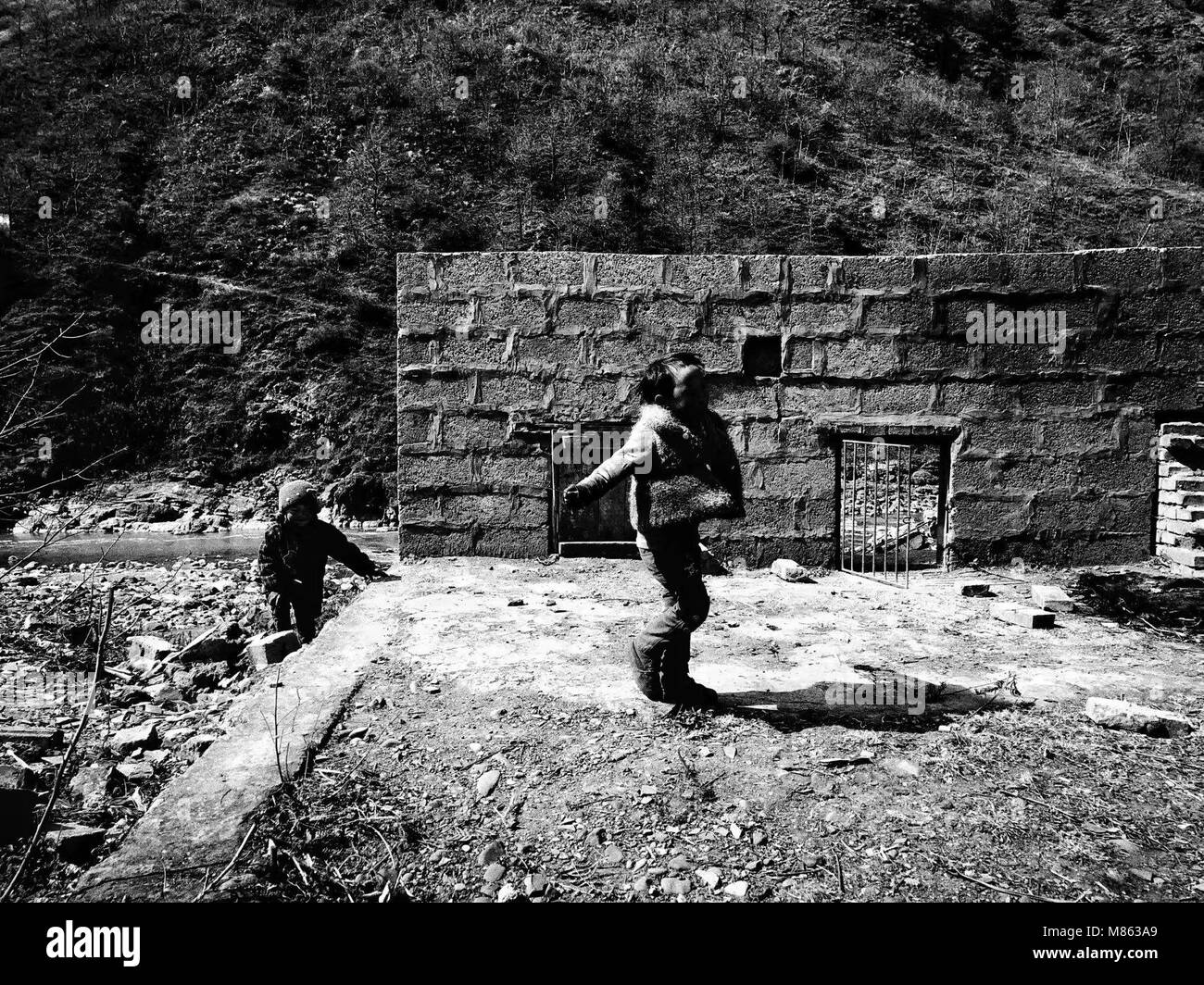 Sichuan, Sichuan, China. 15th Mar, 2018. Sichuan, CHINA-15th March 2018: People live in poverty-stricken Daliang Mountain area in southwest China's Sichuan Province. Credit: SIPA Asia/ZUMA Wire/Alamy Live News Stock Photo