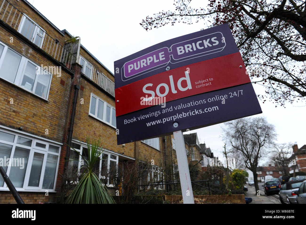 Purple bricks hires stock photography and images Alamy