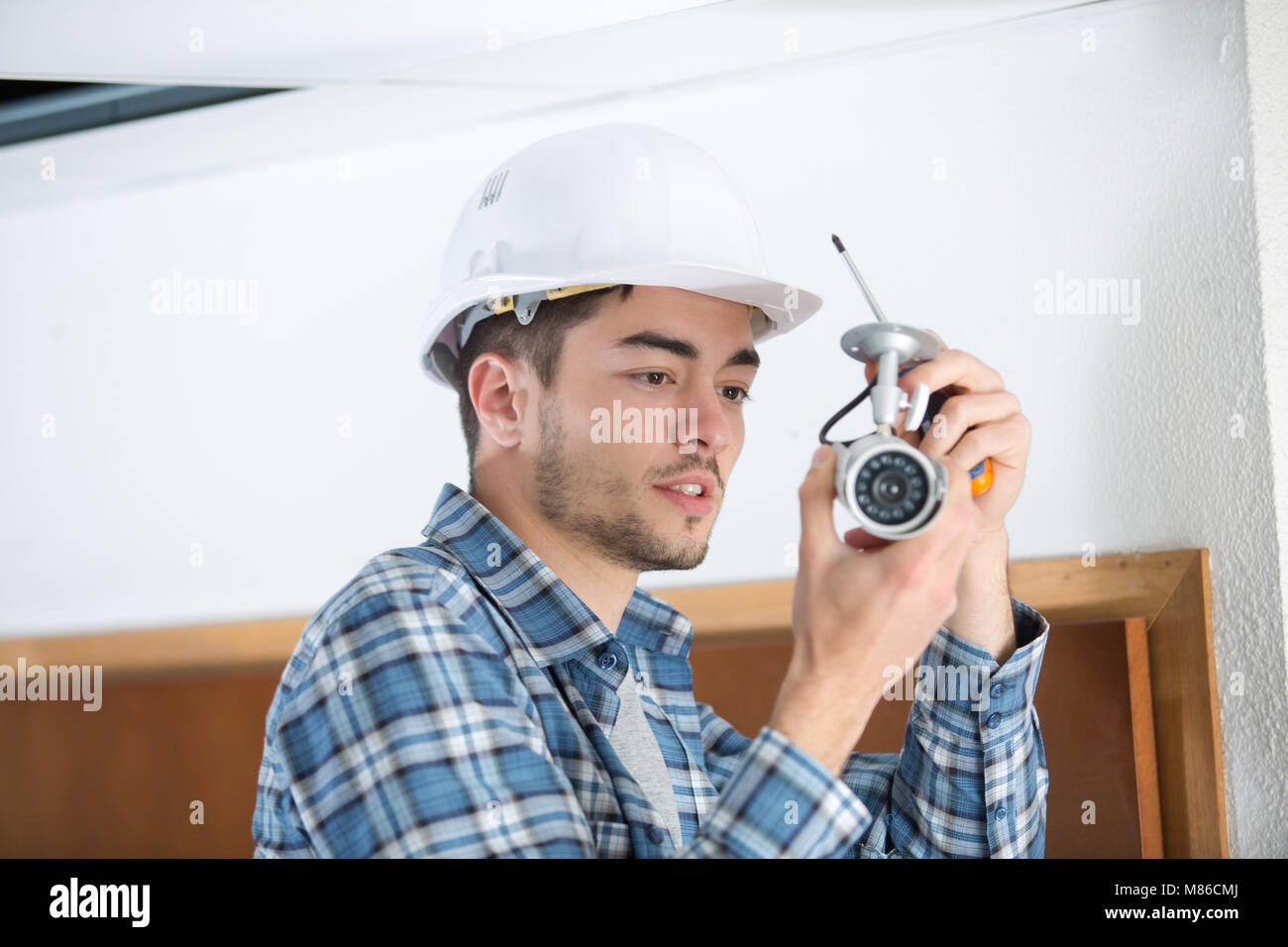 technician inspecting a cctv camera Stock Photo Alamy