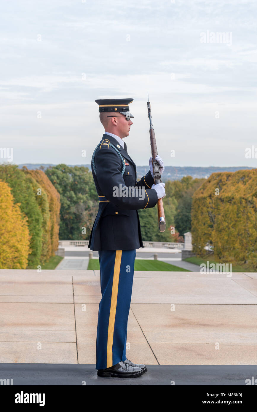 Tomb Of The Unknown Soldiers Hi-res Stock Photography And Images - Alamy