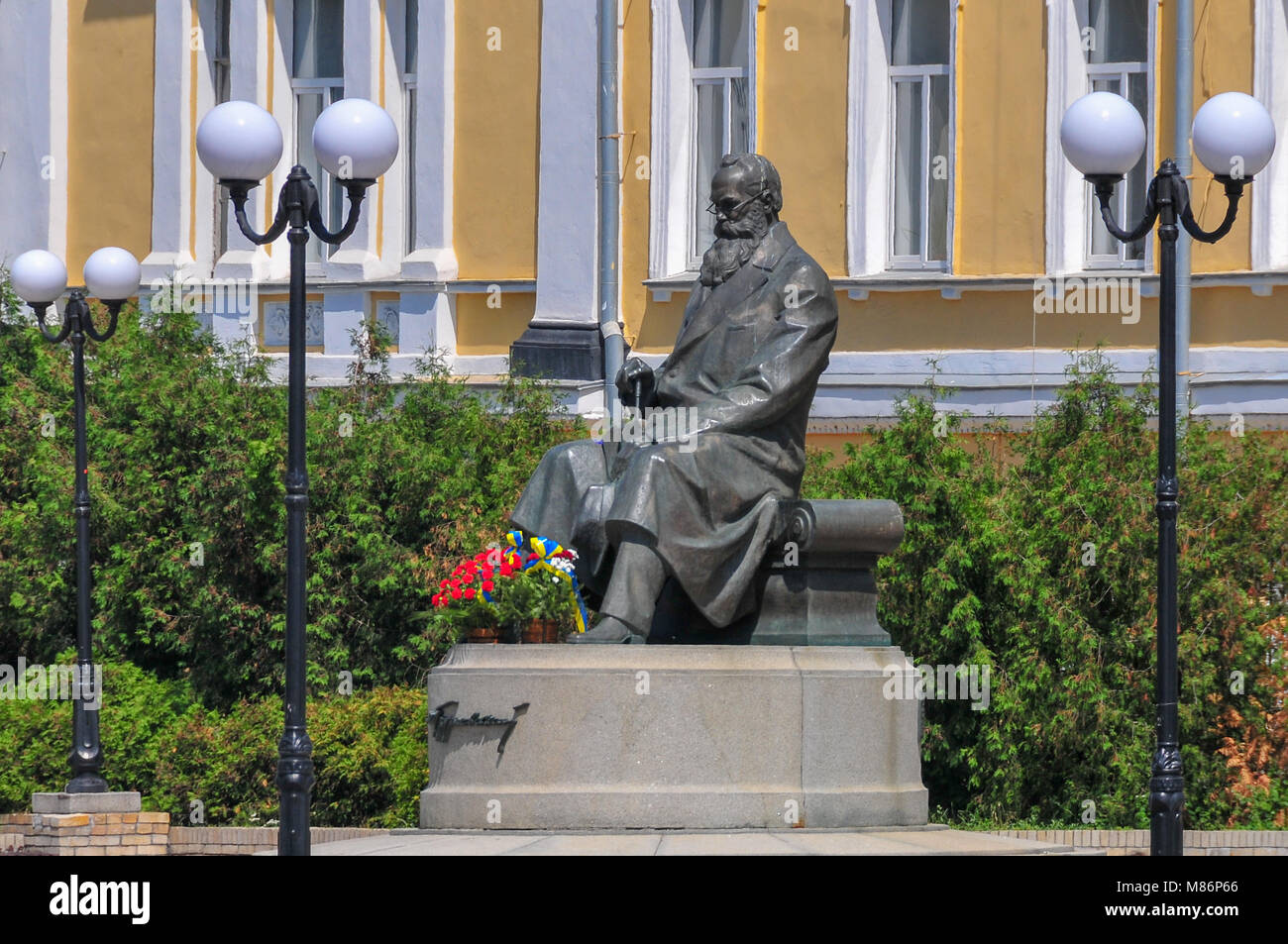 Monument to Ukrainian politicians and historians Mykhailo Hrushevsky in Kyiv, Ukraine. Mykhailo Hrushevsky was elected head of the revolutionary parli Stock Photo