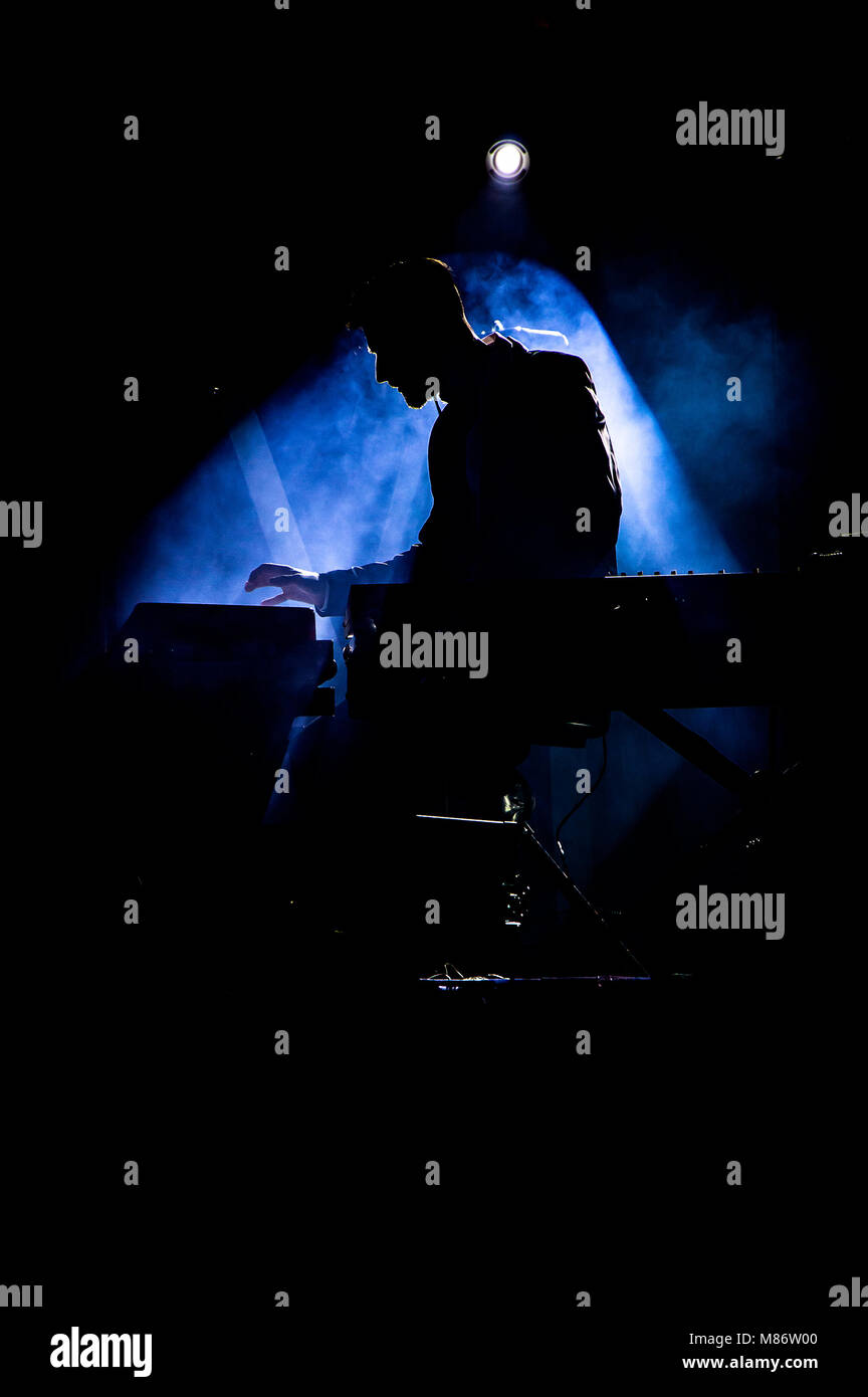 Concert Shadows Entertainment showbiz circle hi-res stock photography and images - Alamy