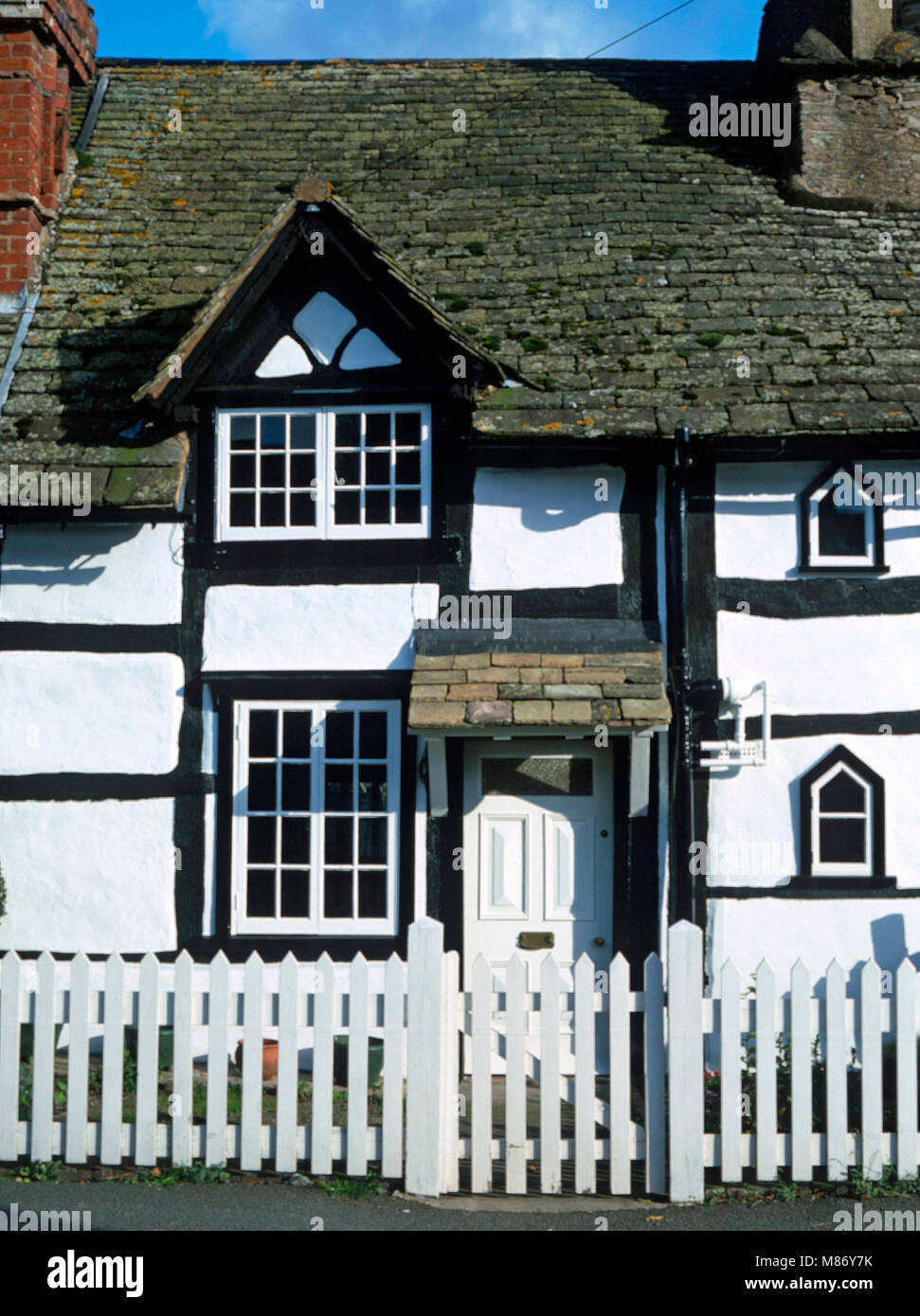 Old black white timber framed hi-res stock photography and images - Alamy
