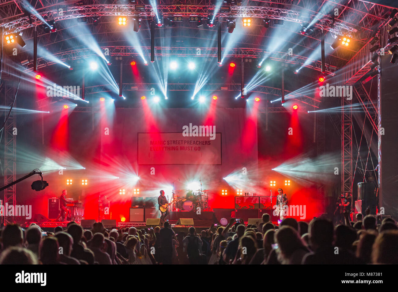 Excited concert audience clapping hands hires stock photography and