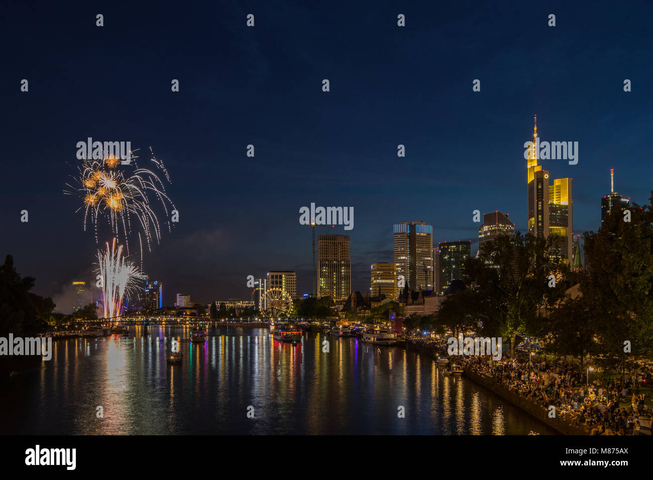  Feuerwerk zum Mainfest Stock Photo - Alamy 