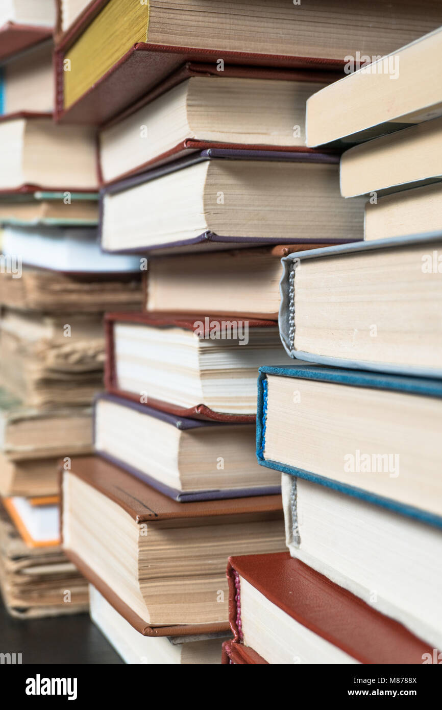 Many books in a bookstore or library Stock Photo - Alamy
