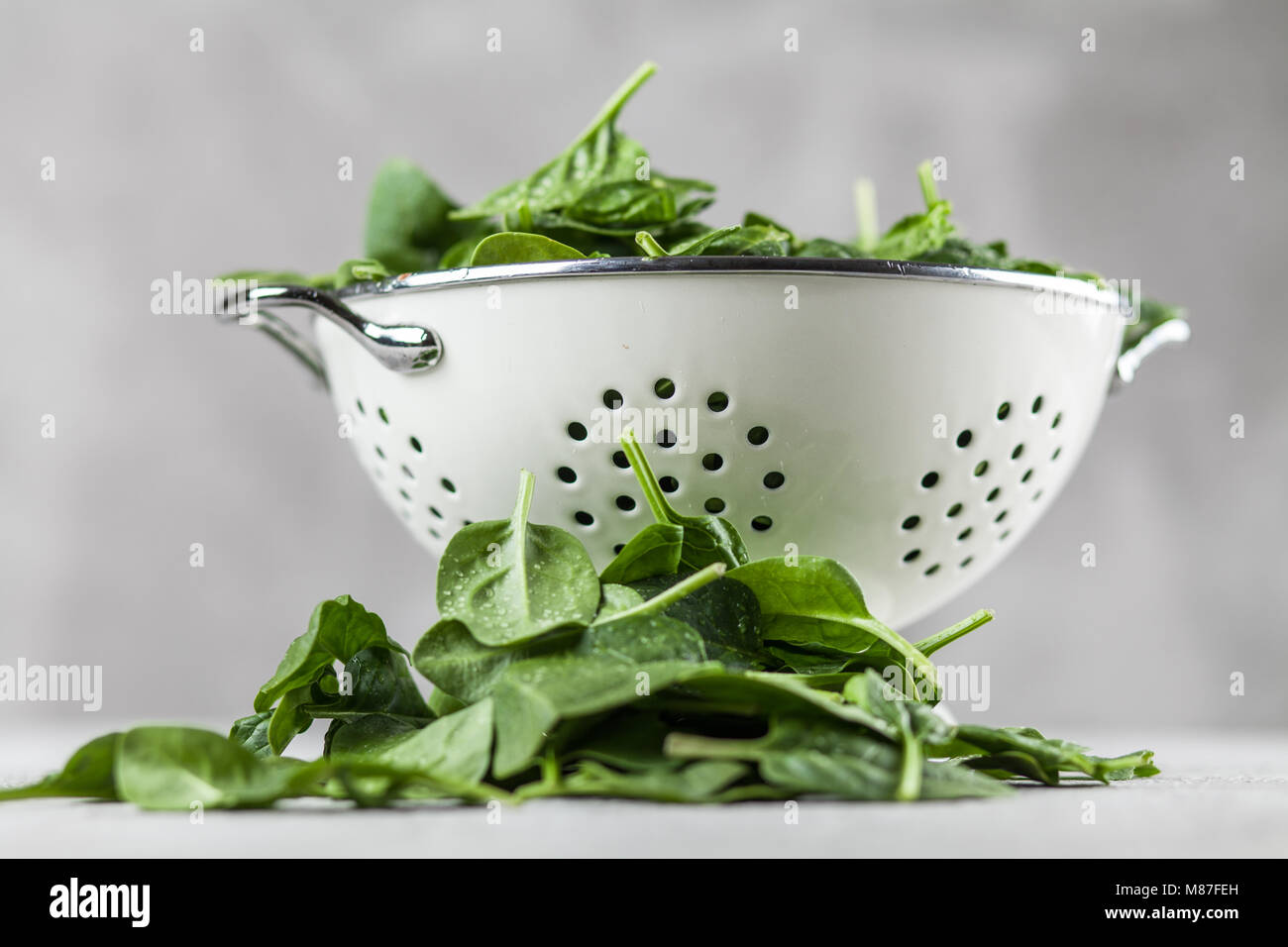 Baby spinach leaves Stock Photo - Alamy