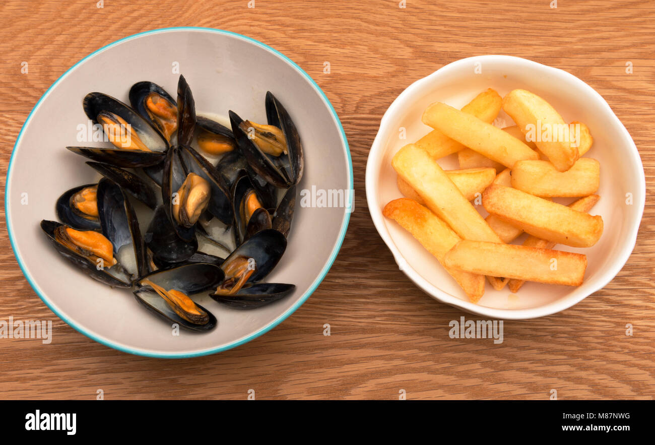 Mussels and chips Stock Photo Alamy