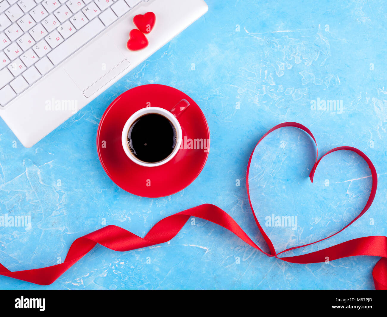 Làm sao để giữ được sự lãng mạn và nồng nhiệt của tình yêu trong giao diện laptop của bạn? Hãy cập nhật ngay hình nền RED HEART đầy màu sắc và lãng mạn này để được trải nghiệm một không gian đam mê và tình yêu.