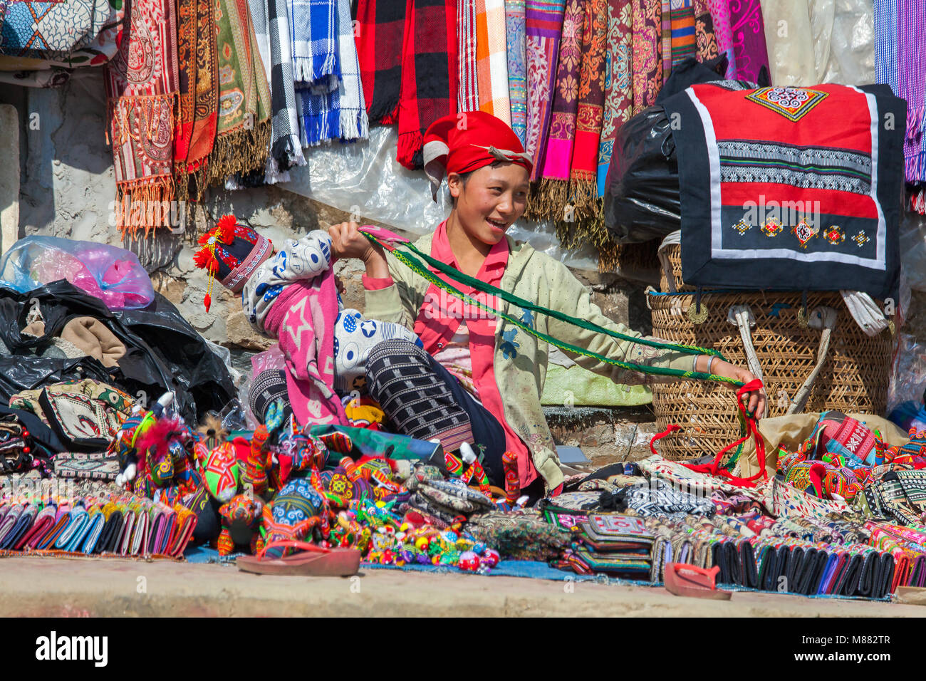 SA PA - DECEMBER 10, 2016: Street scene with Hmong and Dao people comming and selling goods at sunday market on december 10, 2016 in Sa Pa, Vietnam Stock Photo