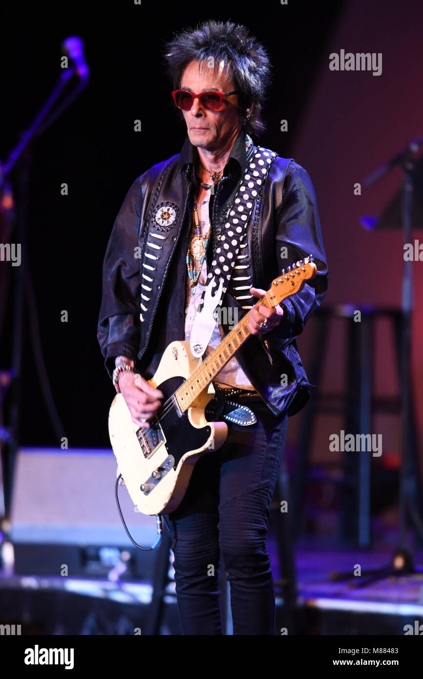 Earl slick hi-res stock photography and images - Alamy