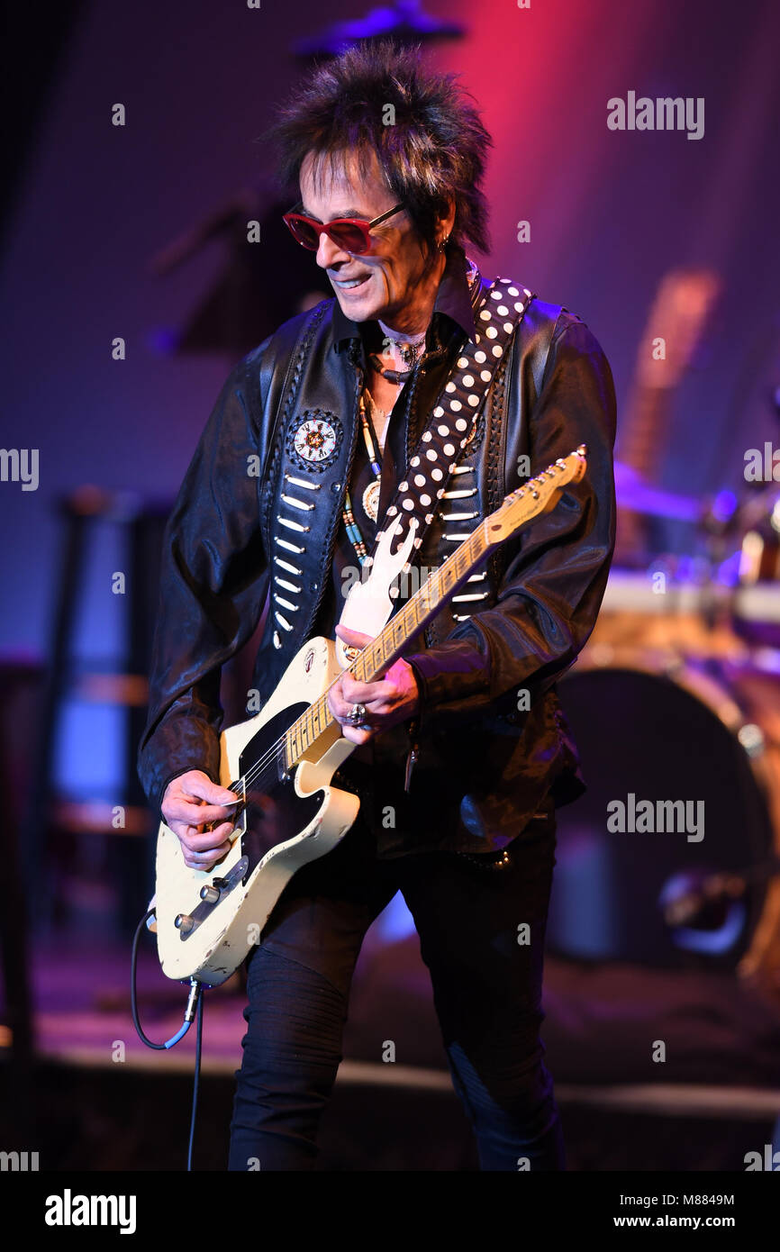 Earl slick hi-res stock photography and images - Alamy