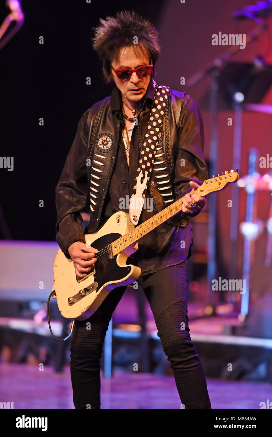 Earl slick hi-res stock photography and images - Alamy