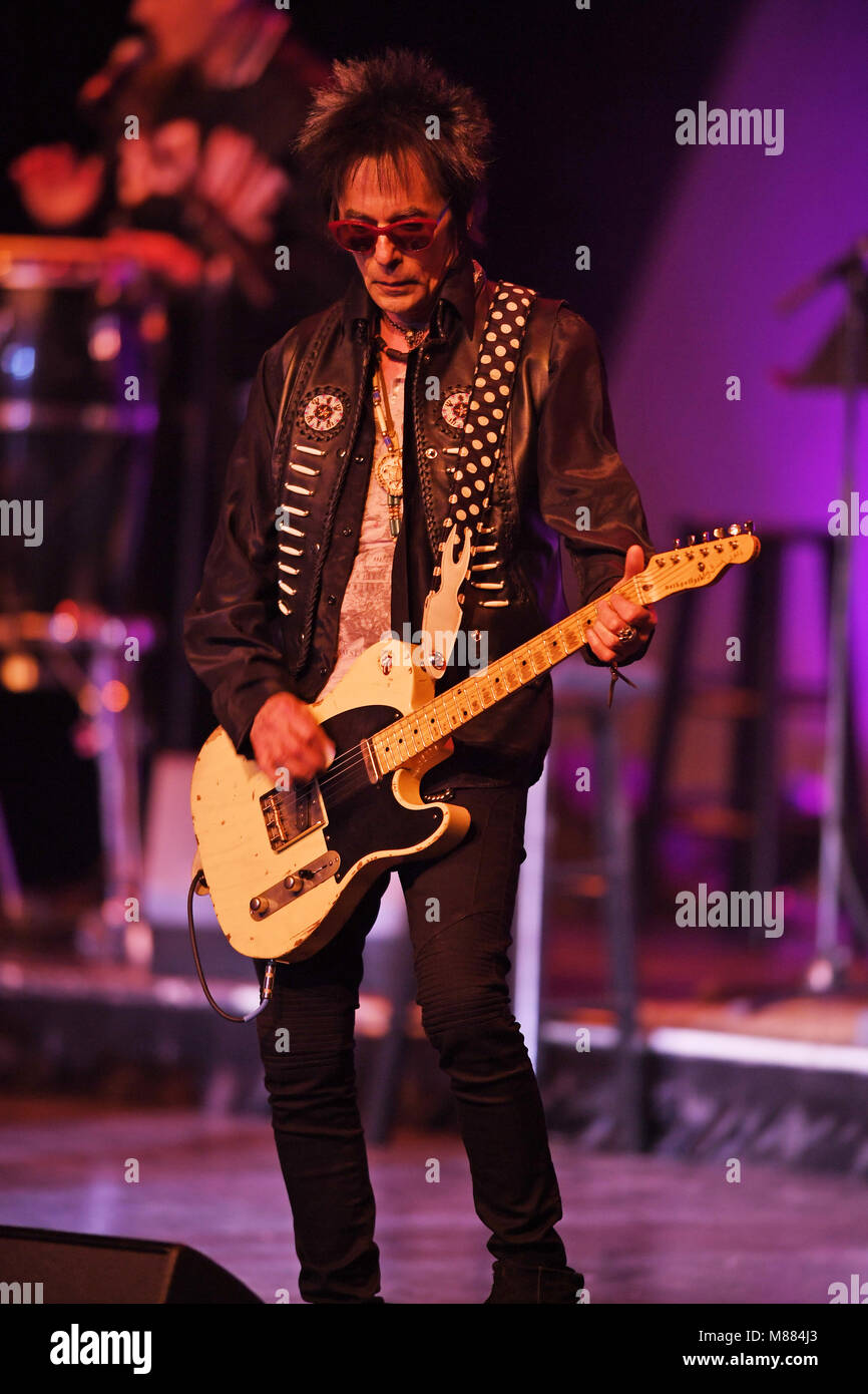 Earl slick hi-res stock photography and images - Alamy