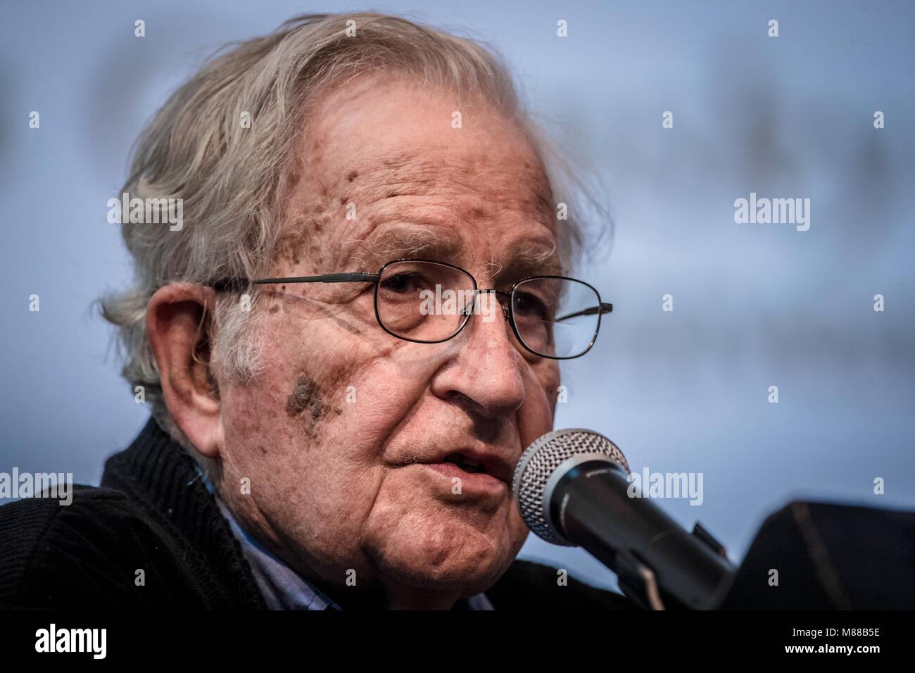 Massachusetts Institute of Technology, USA. 15th March, 2018. Noam Chomsky, offered the conference entitled Gangter Capitalism and cross-border resistances, organized by Colegio Sonora at the Centro de las Artes.Chomsky philosopher, political scientist and American activist, professor emeritus of linguistics at the Massachusetts Institute of Technology (MIT) and one of the most prominent figures of linguistics of the twentieth century. Credit: NortePhoto.com/Alamy Live News Stock Photo