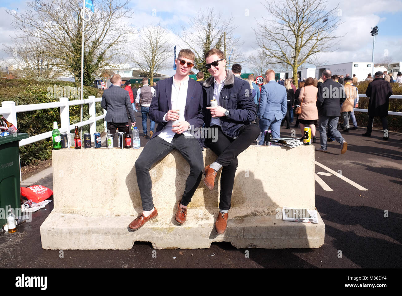 Cheltenham Festival, Gloucestershire, UK - Friday 16th March 2018 - Young race goers enjoy a drink as they arrive at the Cheltenham racing festival ahead of this afternoons classic Gold Cup race.  Steven May / Alamy Live News Stock Photo