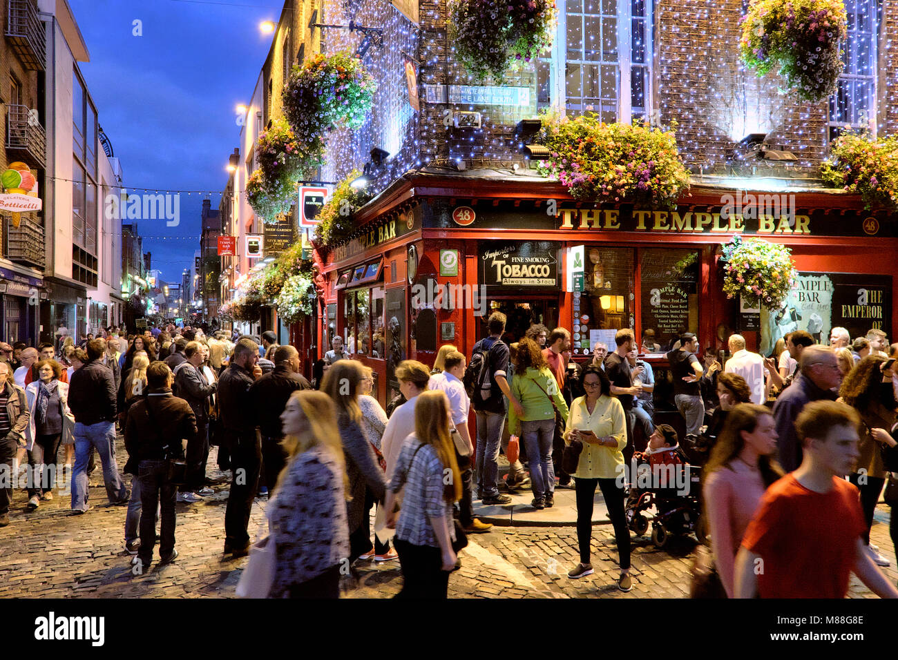 Busy night in Temple Bar, Dublin, Ireland Stock Photo