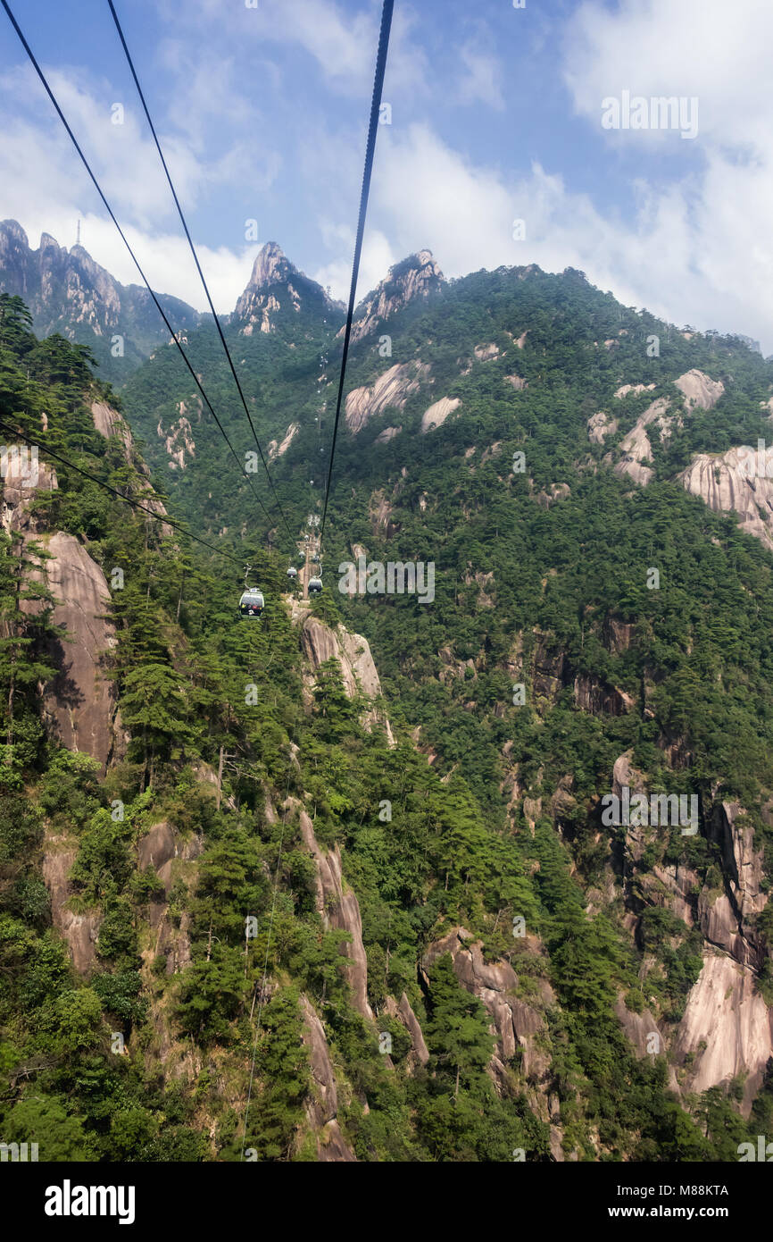 Yungu cable car up to Huangshan Mountains, China Stock Photo - Alamy