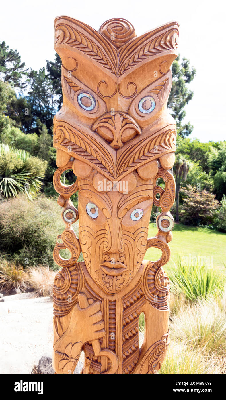The Donaldson Pu Maori carving in garden of Pegasus Bay Winery and Restaurant, Waipara, North Canterbury, Canterbury Region, New Zealand Stock Photo