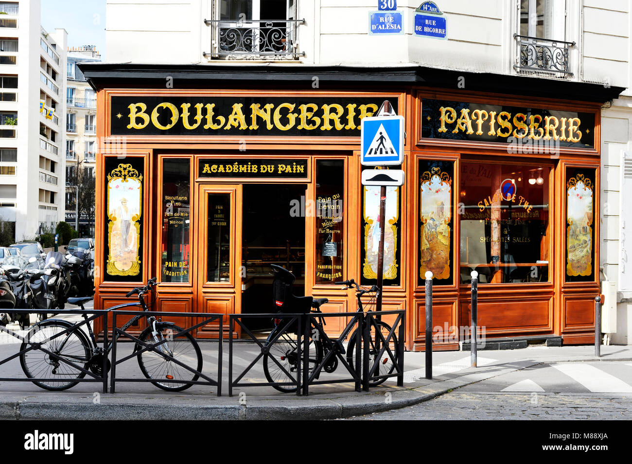 Traditional french bakery - Boulangerie pâtisserie, Paris 14th, France Stock Photo