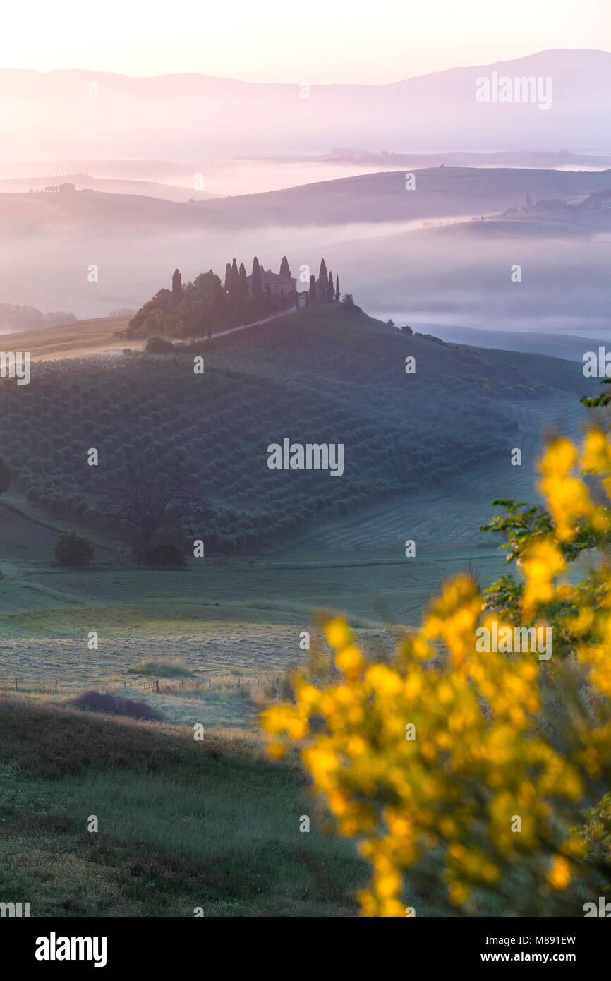 Sunrise in Val d'Orcia, San Quirico d'Orcia village, Siena district, Tuscany, Italy Stock Photo