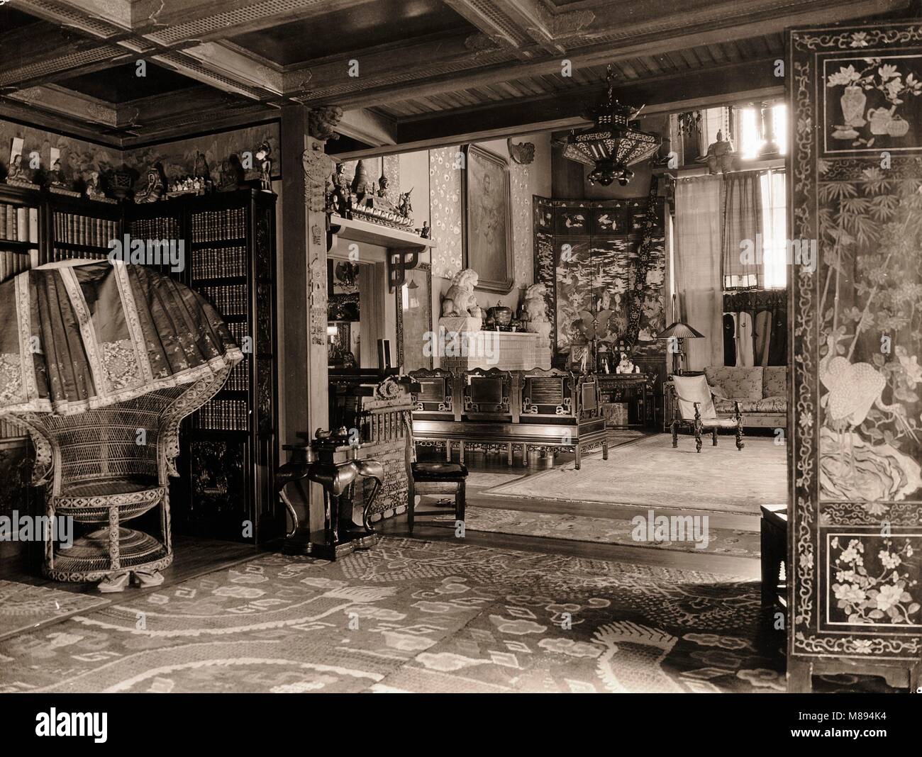 Sitting Room in Burton Holmes Home 'Nirvana', 2 West 67th Street, New York City, 1926 Stock Photo