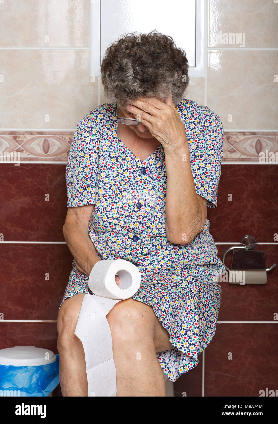 nude-granny-on-toilet