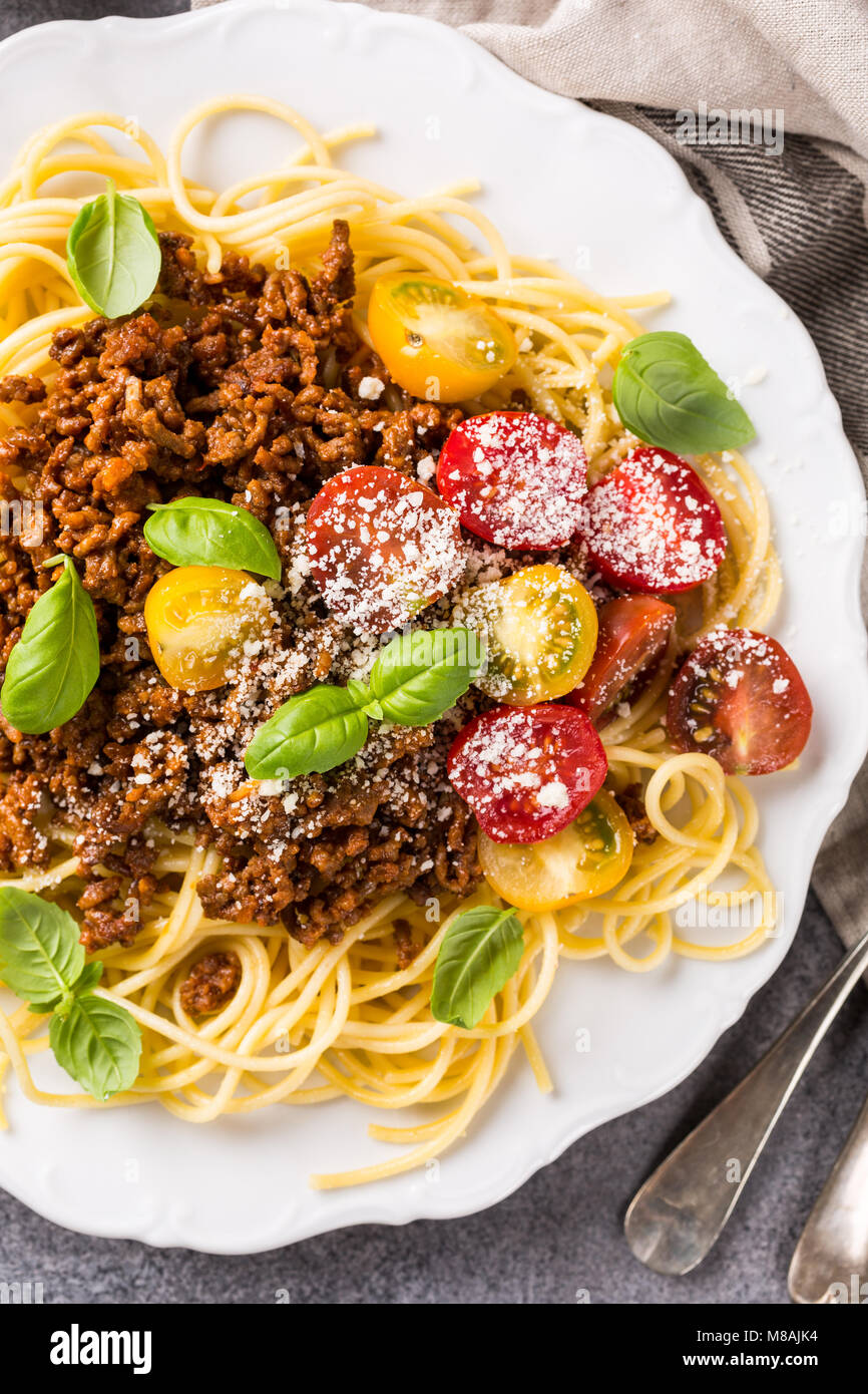 Spaghetti Bolognaise topped with minced beef Stock Photo Alamy
