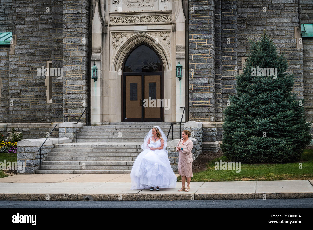 Bride and mother outside church before wedding ceremony Stock Photo Alamy