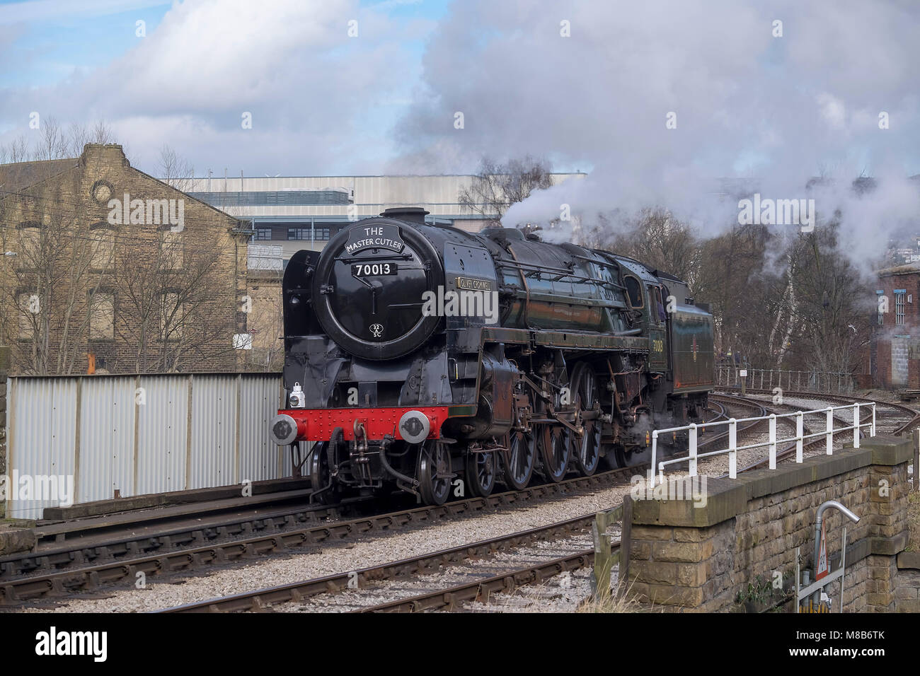britannia-pacific-no-70013-oliver-cromwell-departs-keighley-on-the